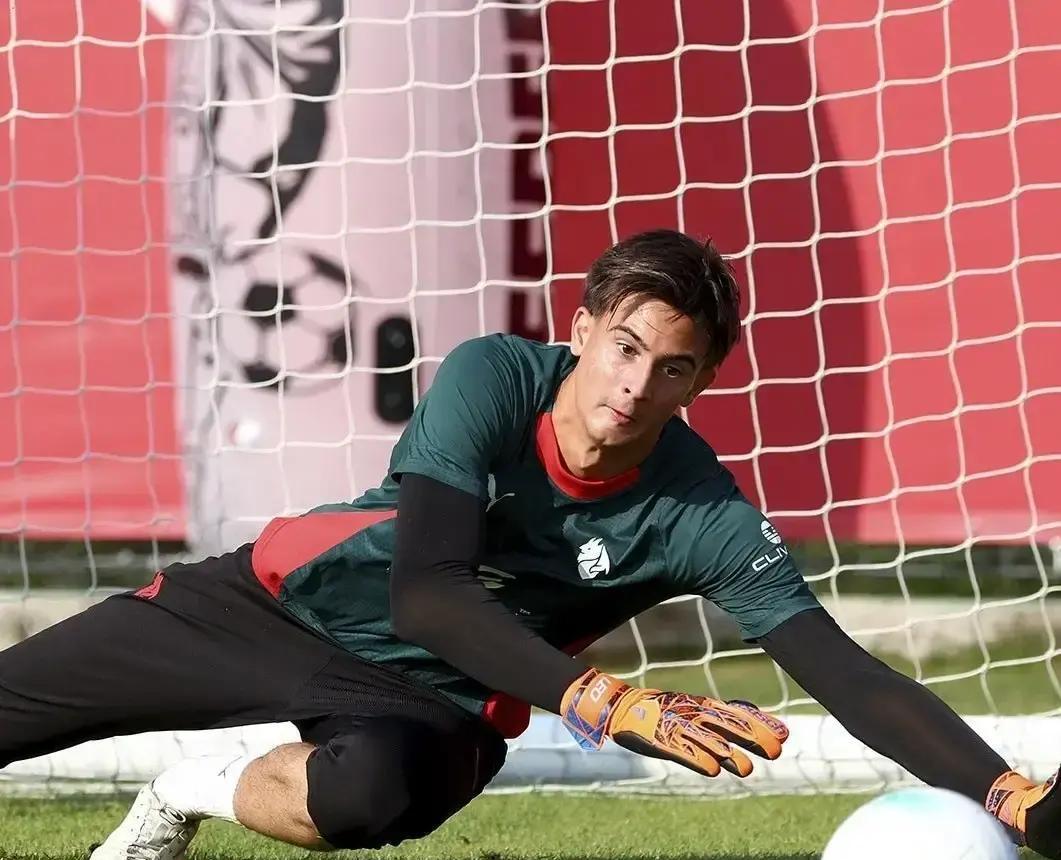 AC米兰正在犯一个价值2000万欧元的错误。他们的手没有伸向23岁的马马尔达什