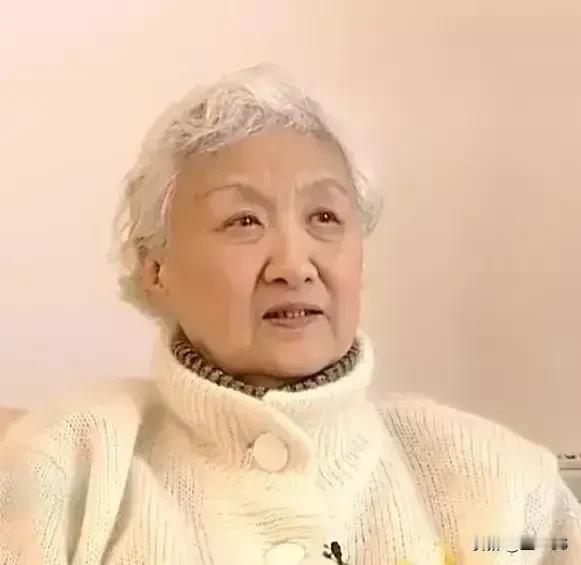 以前的老演员黄宗英王文娟秦怡跟现在的老演员对比一下，一比吓一跳，差距太大整