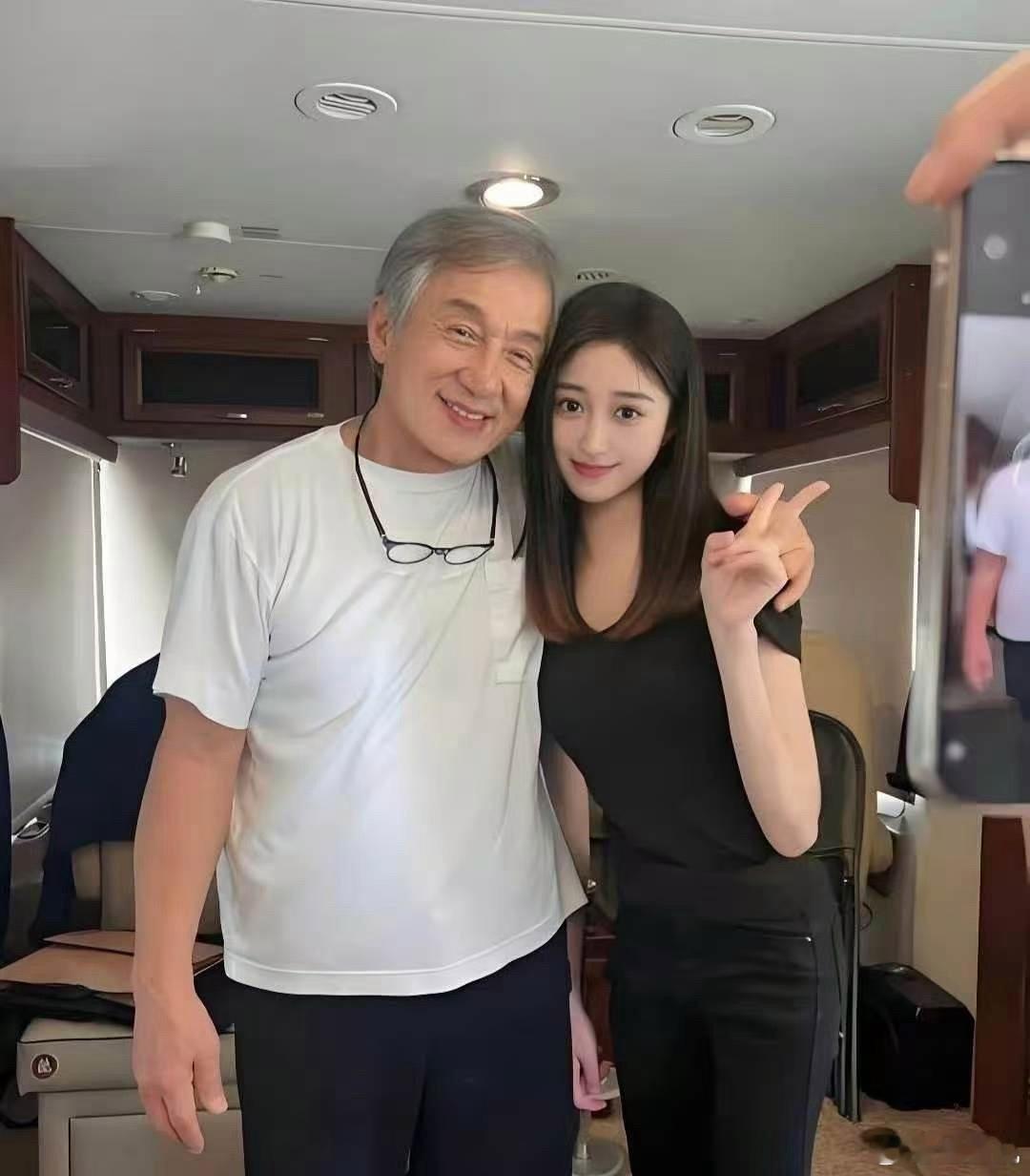 成龙这状态也太绝了