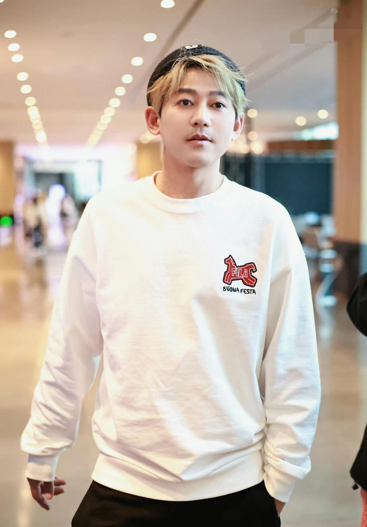 0713男团第四季已签意向书，但六个人的饭局，吃出了三种味道。陈楚生全程沉默，