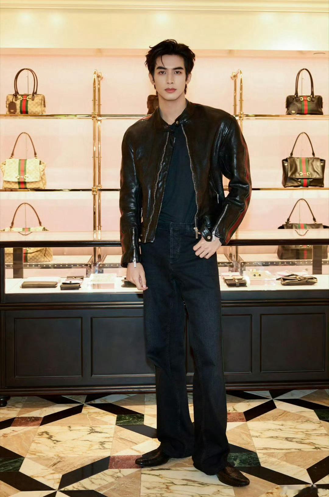 宋威龙向涵之Gucci大片Gucci太会拍了吧，宋威龙向涵之这张两脸就是为高奢