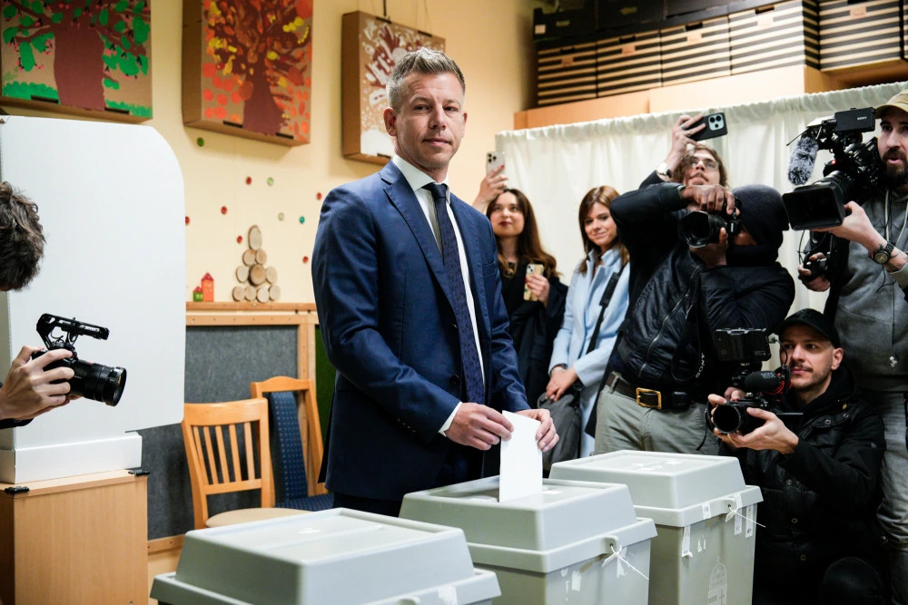 欧盟委员会主席冯德莱恩在X上发文称："今晚欧洲的心脏在匈牙利跳动得更有力了。匈牙