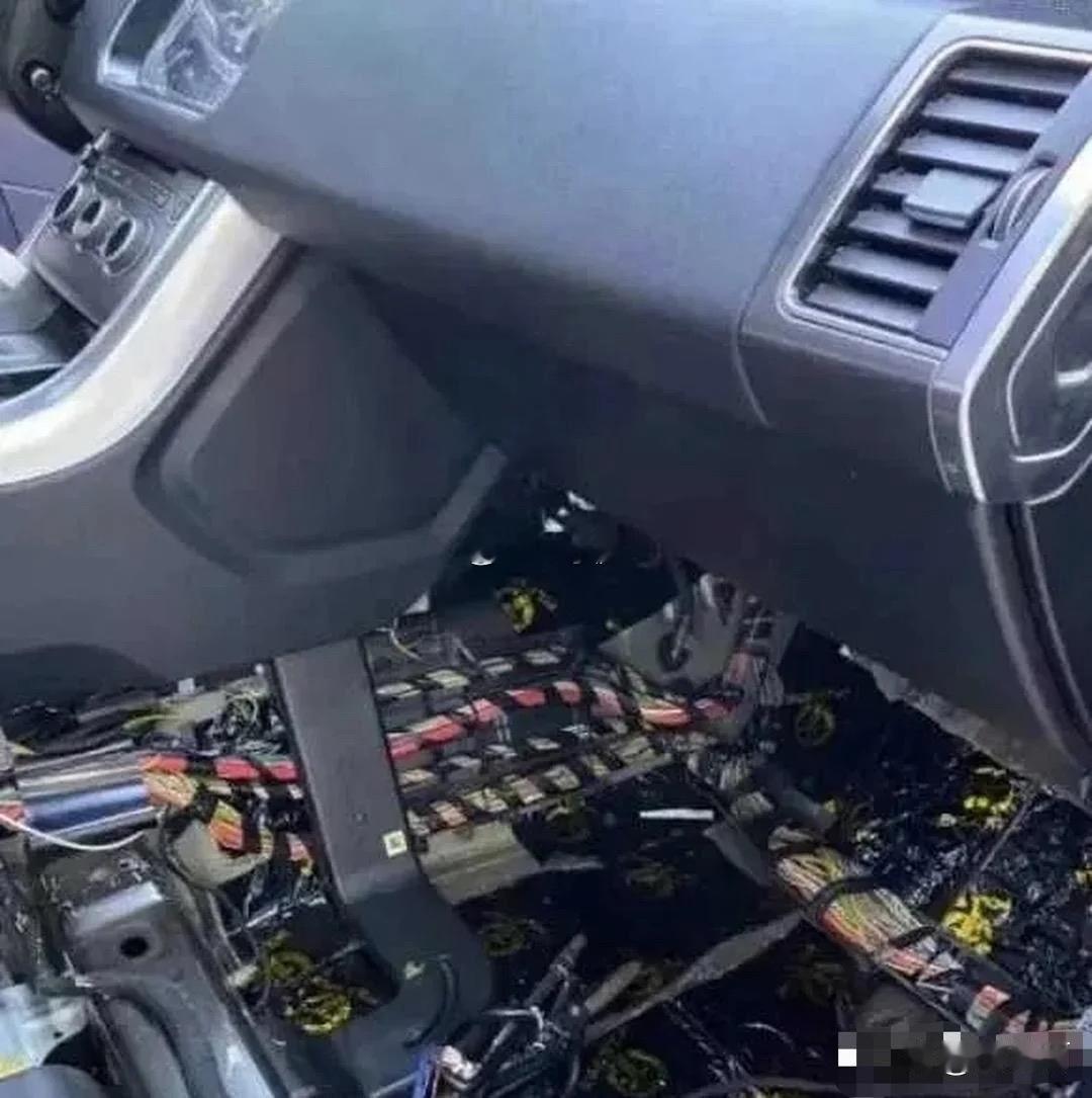 除了面包车，现在车都是这样。