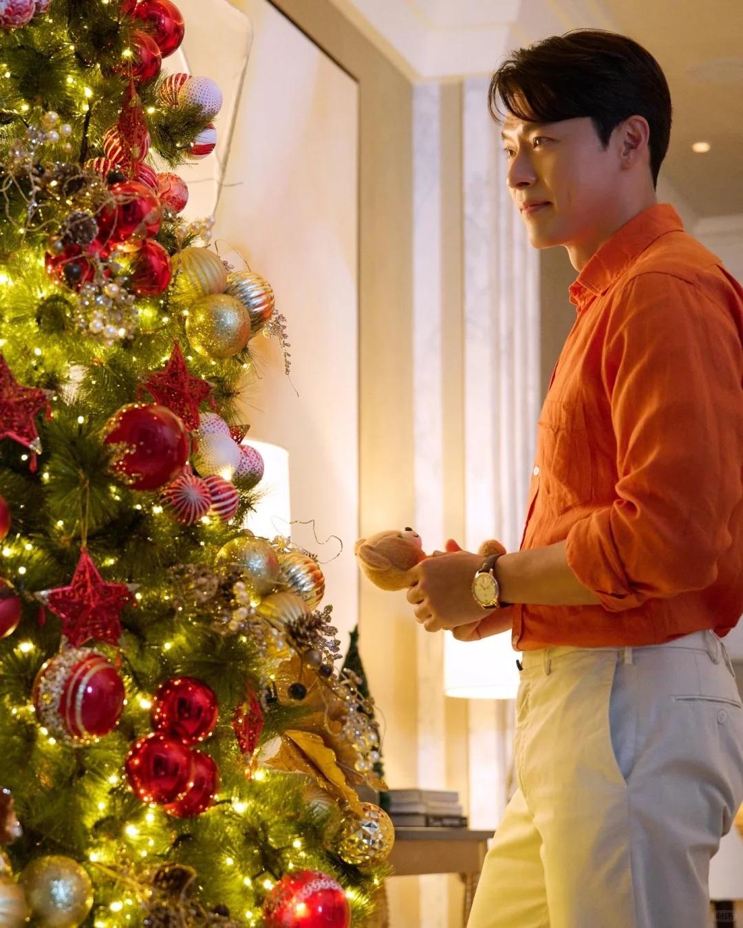 他胖了，但还是很帅~~刚刚，VAST释出了玄彬的工作照，照片中他身穿一件亮橙色