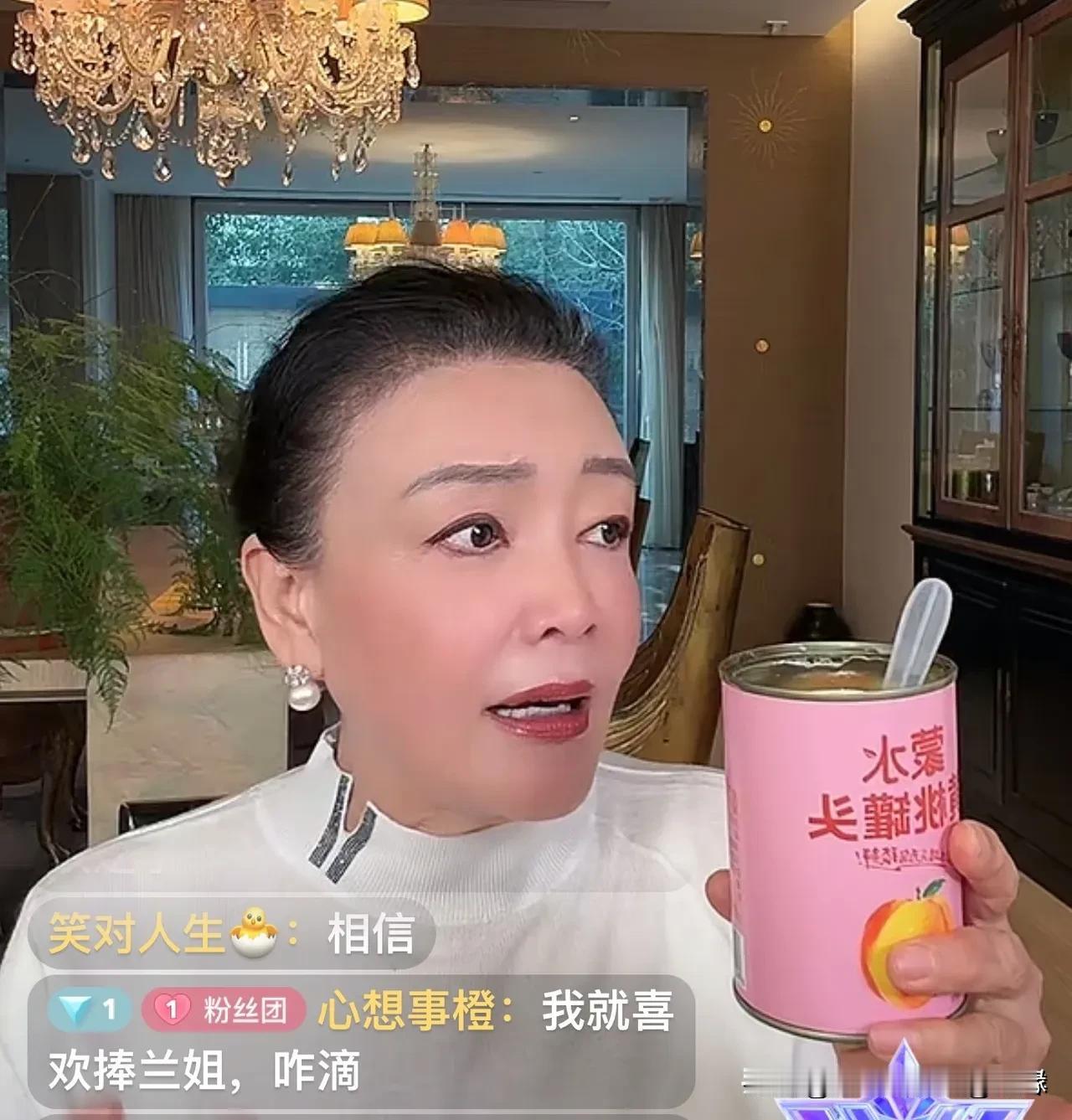 张兰一开播，果然有黑宝宝来挑事。网友:北京的孩子应该北京生啊！张兰:我儿子的