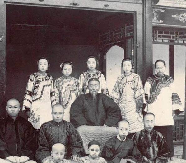 和现代社会不同，古代小妾地位低下，但并不能完全等同于可以随意转送的私人物品。古代