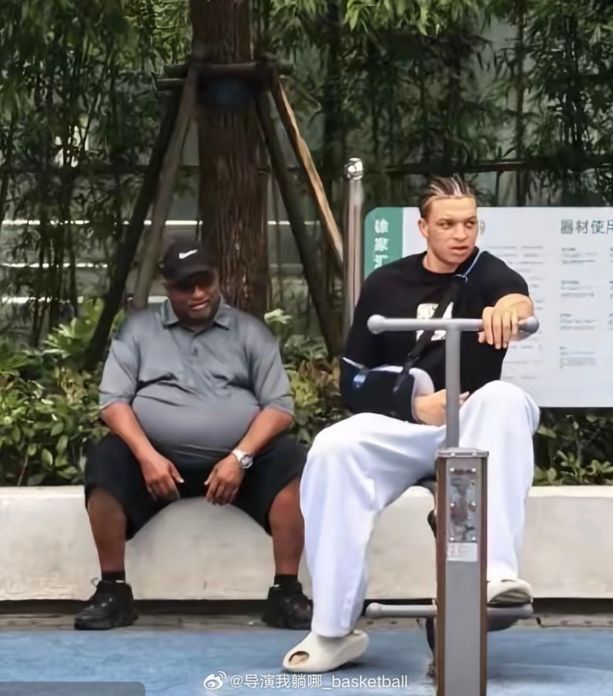 上海久事外援洛夫顿没有跟随球队前往浙江客场备战总决赛G3，他选择留在上海养伤将缺