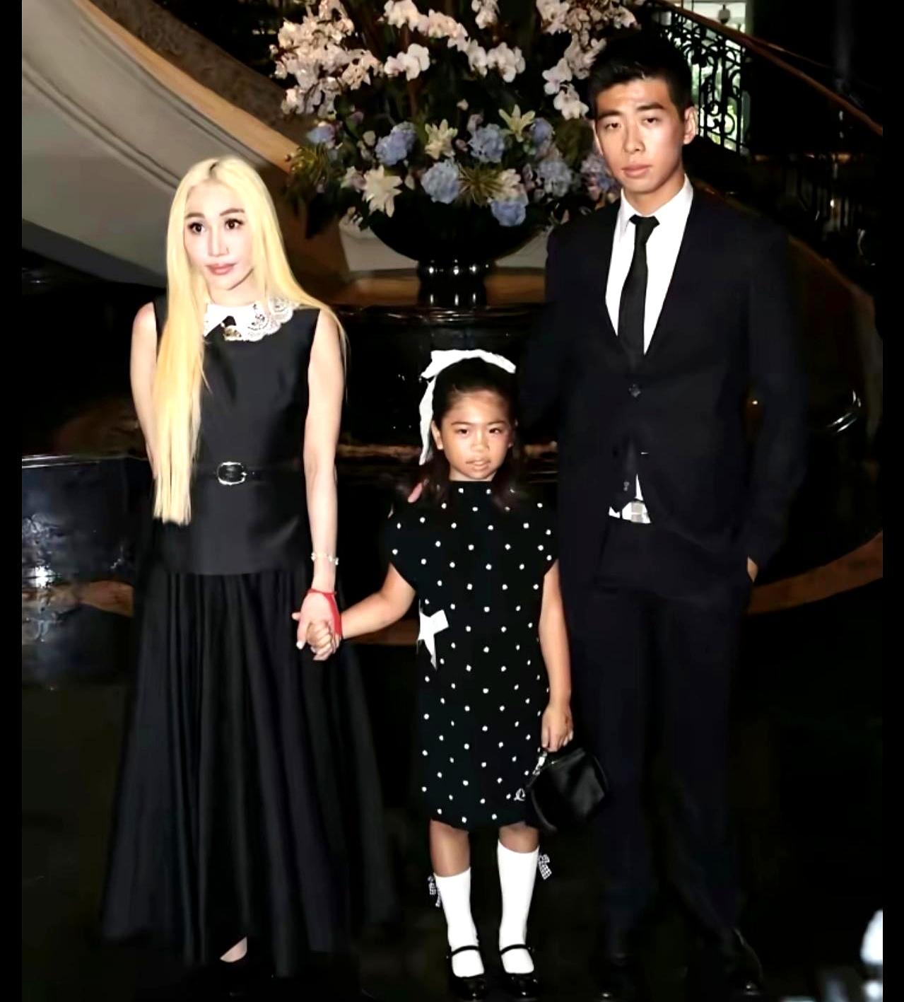 见惯了豪门千金被家业裹挟时，何超盈却走出另一条路：婚后竟比婚前更漂亮。老公是哈