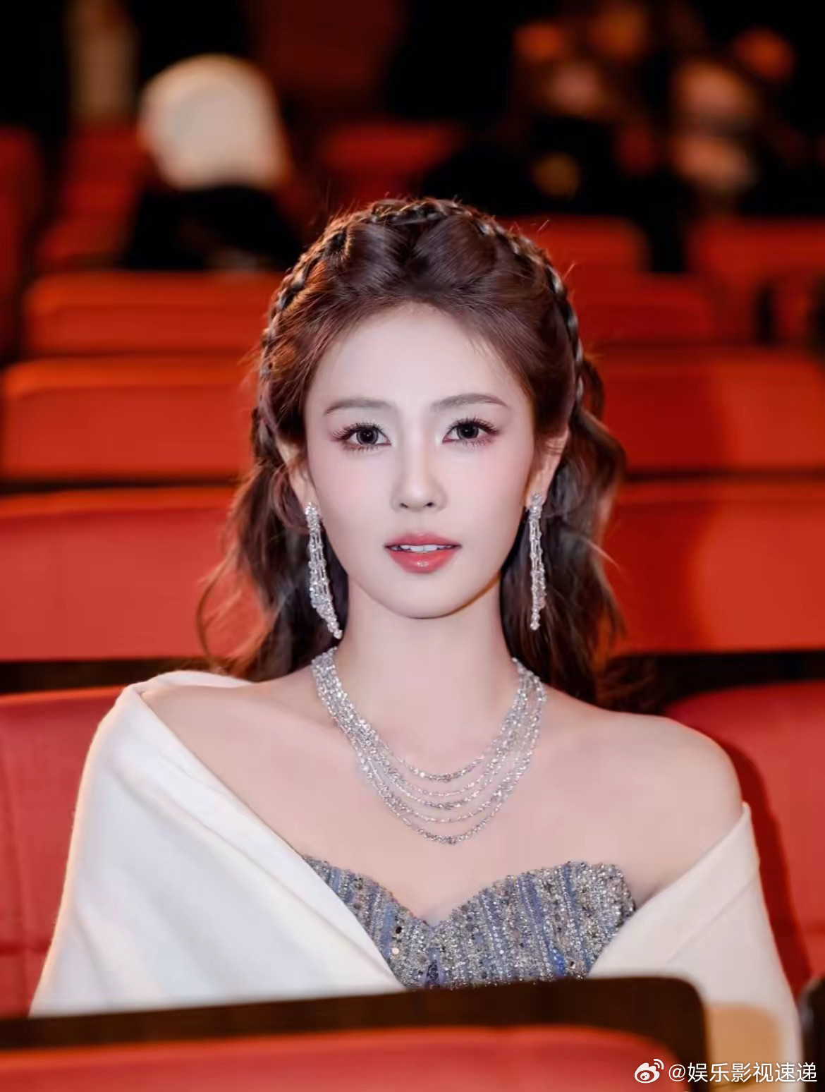 万万没想到白鹿上热搜不是因为她在微博视界大会得奖了，而是因为她获奖感言观众有被感