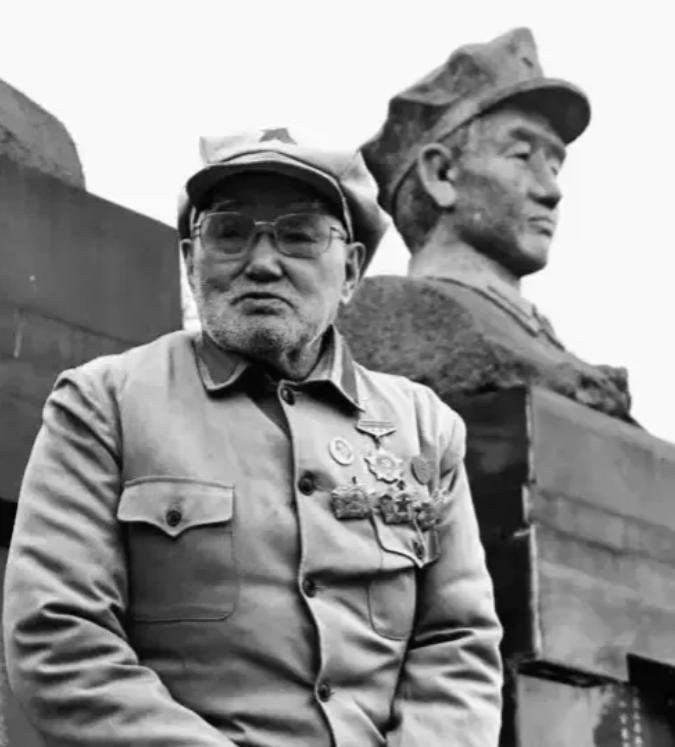 1940年6月，刘洪才带着3名侦察兵乔装成日军的样子侦察回来，遇见了5名民兵，刘