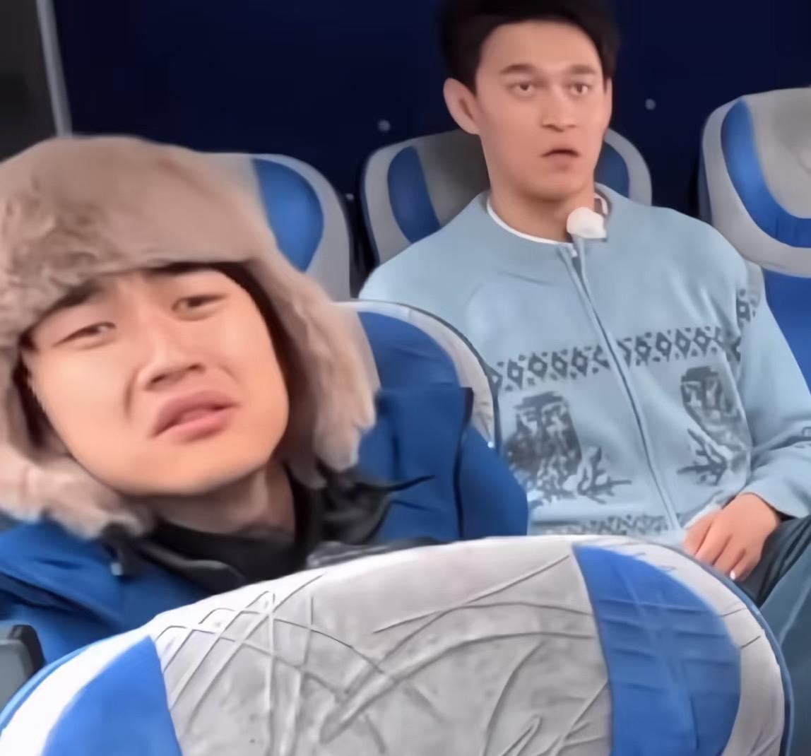 孙杨张豆豆超级把旁边孙丞潇吓出表情包！哈哈哈，这一段最无辜的就是孙丞潇了。他