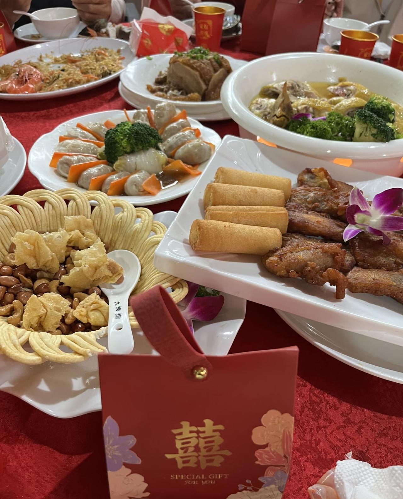 晚上我拒绝了一个朋友的邀请，她女儿16号结婚，让我到时候去喝喜酒，我当时就回绝了
