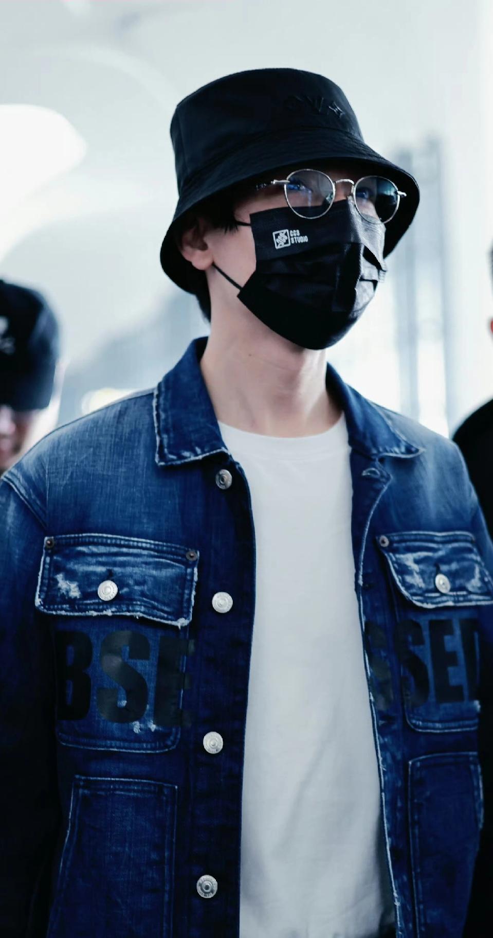 陈楚生刚刚在浙江广电吃完烧饼又出发广东卫视春晚，好有礼貌的样子哦。一天一天在数