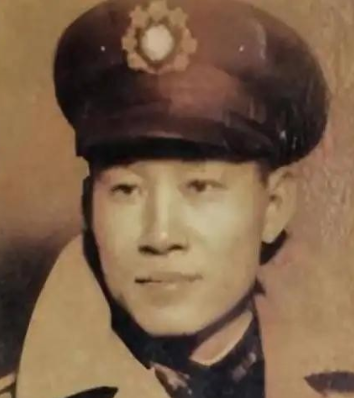 1951年，孙立人脱了衣服钻进被子，习惯性地搂住老婆，结果发现不对，吓得他立马滚