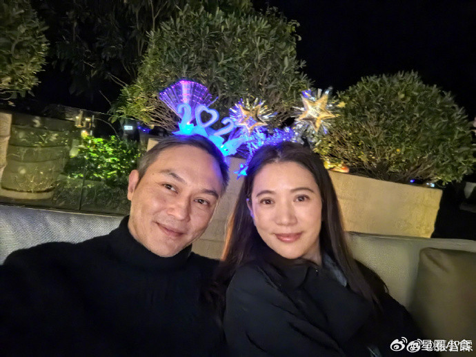张智霖这“老妖精”会变身[思考]​​​