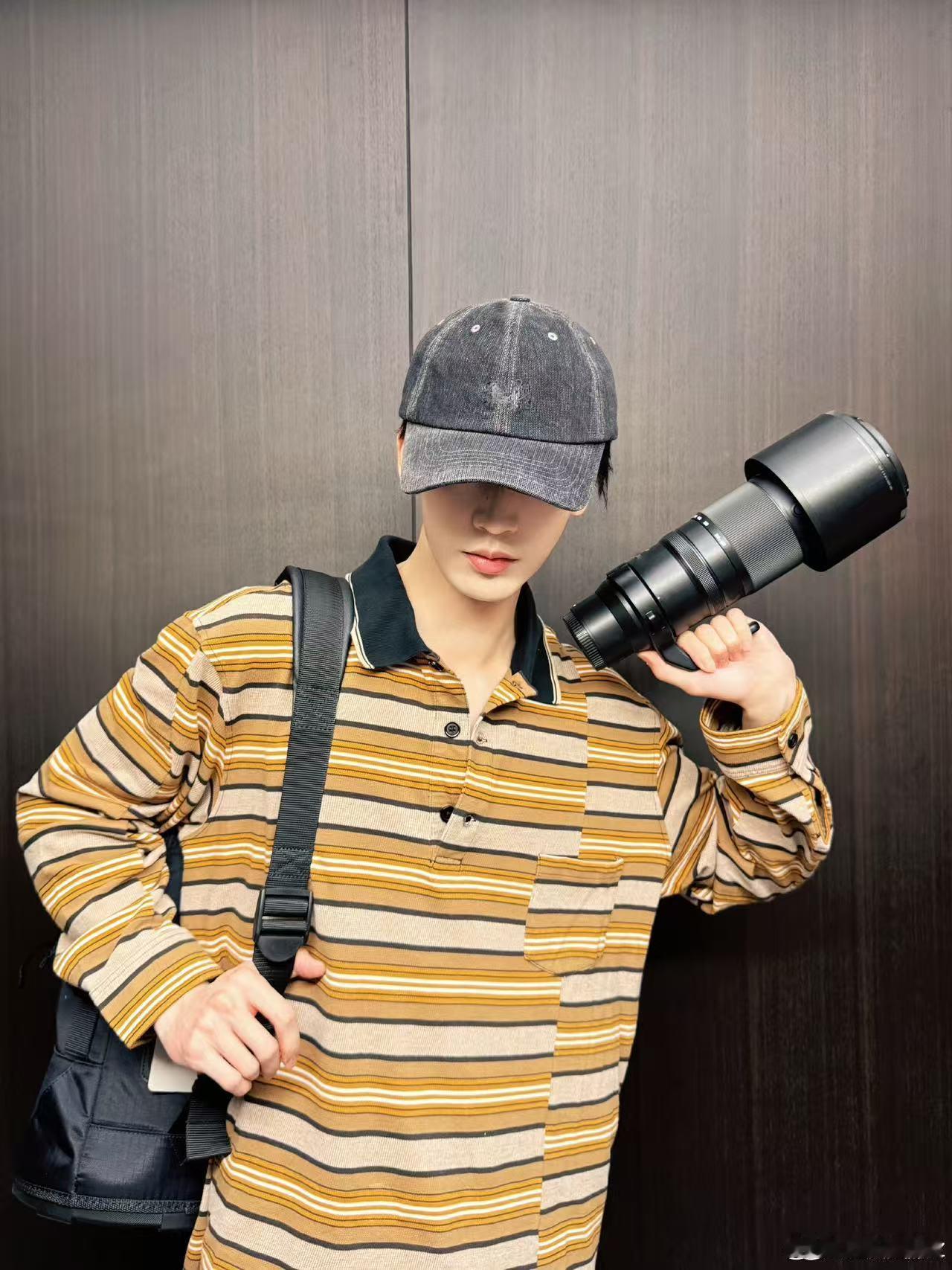 张凌赫瞄准四宫格张凌赫更新四宫格张凌赫瞄准四宫格，可以可以，