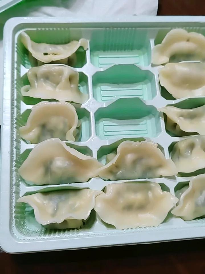 今天中午自己叫了一份心酸的外卖，赌气的饺子。雇主周末两口子撅屁股睡到十点起来