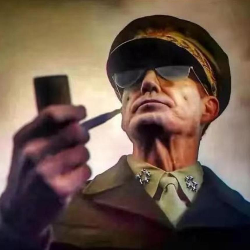 1962年，年过八旬的麦克阿瑟突然听到了一个让人震惊的消息：印度跟中国开战了，得