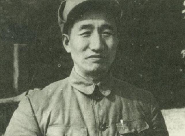 1978年，徐向前端坐在主席台之上，观摩最新研制的“红箭-73”导弹试射，突然，