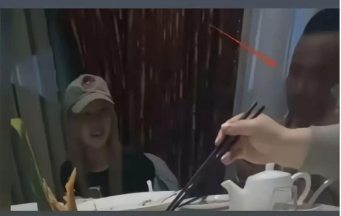 <em>爽子</em>最近被拍到与一位富豪共进晚餐，随后便有网友爆料称：<em>爽子</em>已经成为了富二代“AK