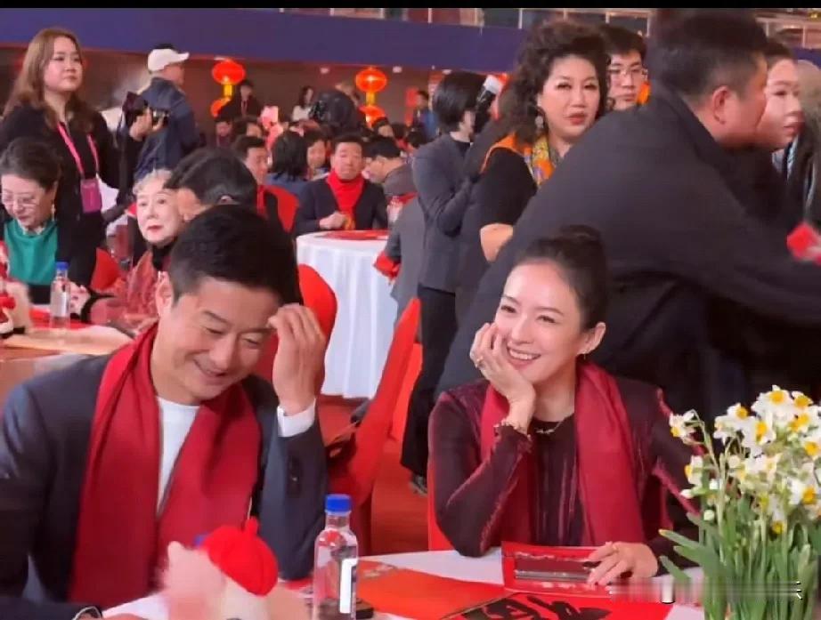 章子怡的脸消肿了，我就说不是胖了，这么短时间内恢复正常，就是医美后没恢复好营业。