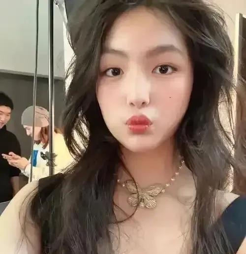 星二代的不同成长轨迹：王诗龄与甜馨的别样风采在娱乐圈的星二代群体中，王诗龄与甜