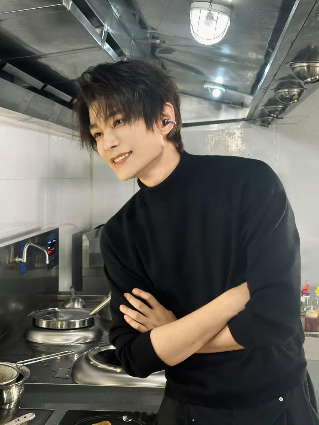 这个黑色高领丁禹兮帅的呀这个丁禹兮把我哄成啥了​​​