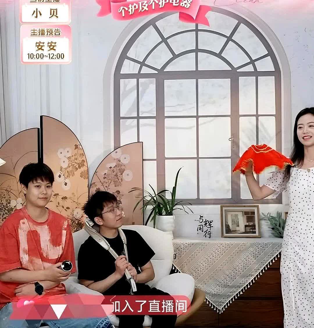 这到底是谁的创意这么干宇辉知道吗春旭一直看向小贝估计跟屏