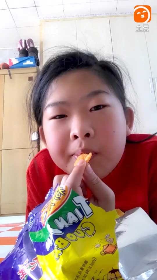 几个月宝宝可以自己拿着零食吃 5782361308679075857.jpg?id=0