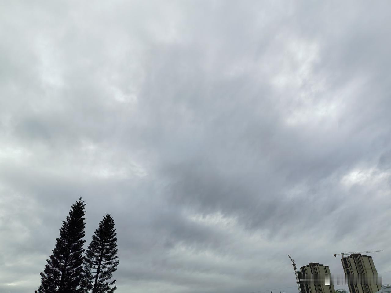 广东：凉意十足！未来几天（13～15日），广东主要受冷空气带来的偏北到东北