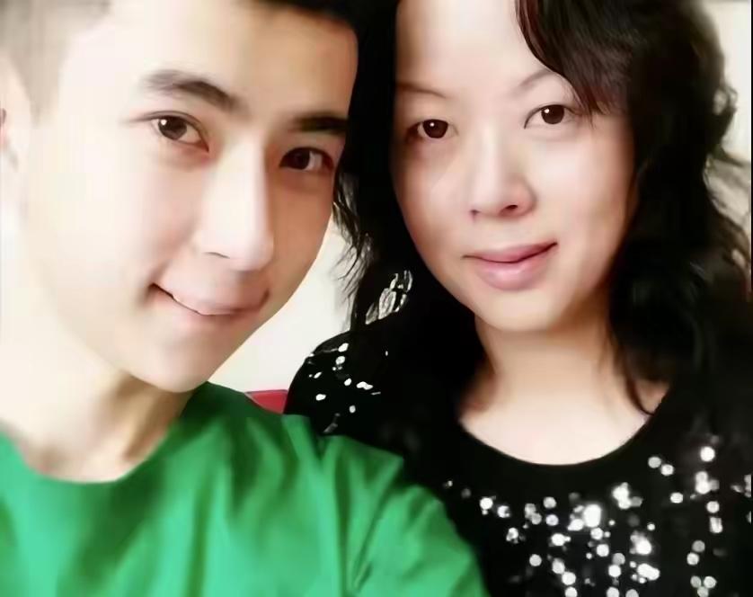 于朦胧父母从新疆赶来：那双眼曾陪他追梦，如今要接他回家于朦胧出事的消息里，