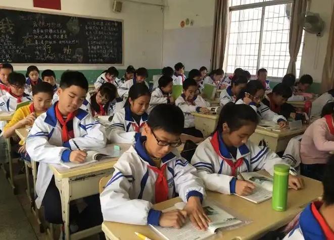 教过那么多孩子，我发现：1、学霸的圈子只会缩小，不会转移；也就是说，小学的学