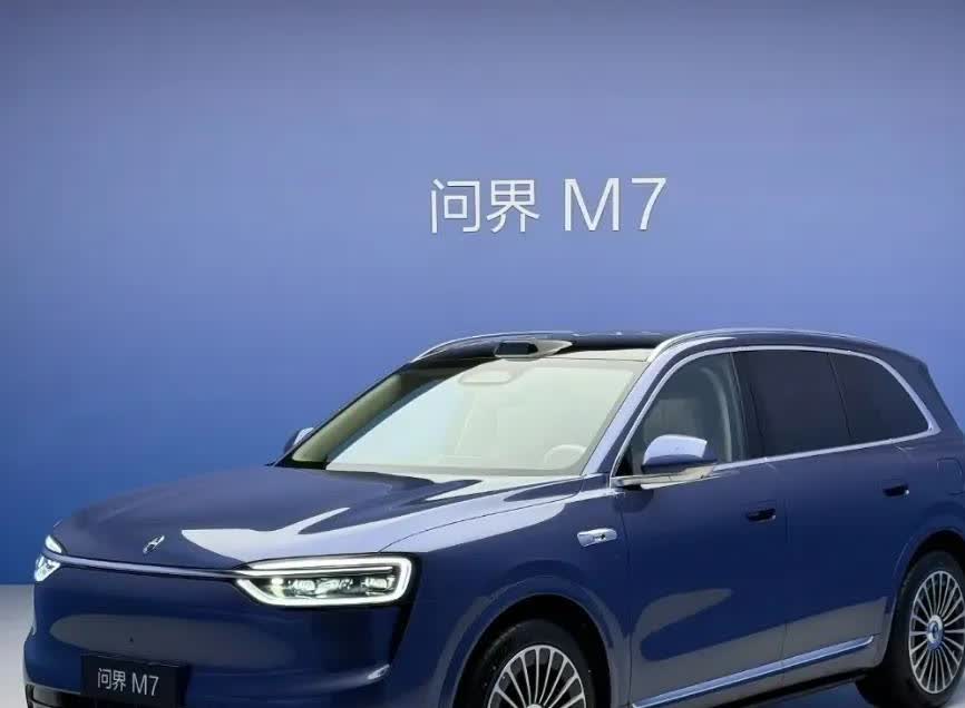 新问界M7大家更喜欢哪个颜色？冰晶银卖得最火，10个人里4个选它。