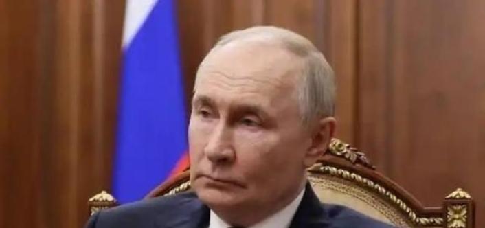 “如果你胆敢进攻乌克兰，我就把莫斯科炸个稀巴烂。”特朗普对普京发出了战争威胁！一