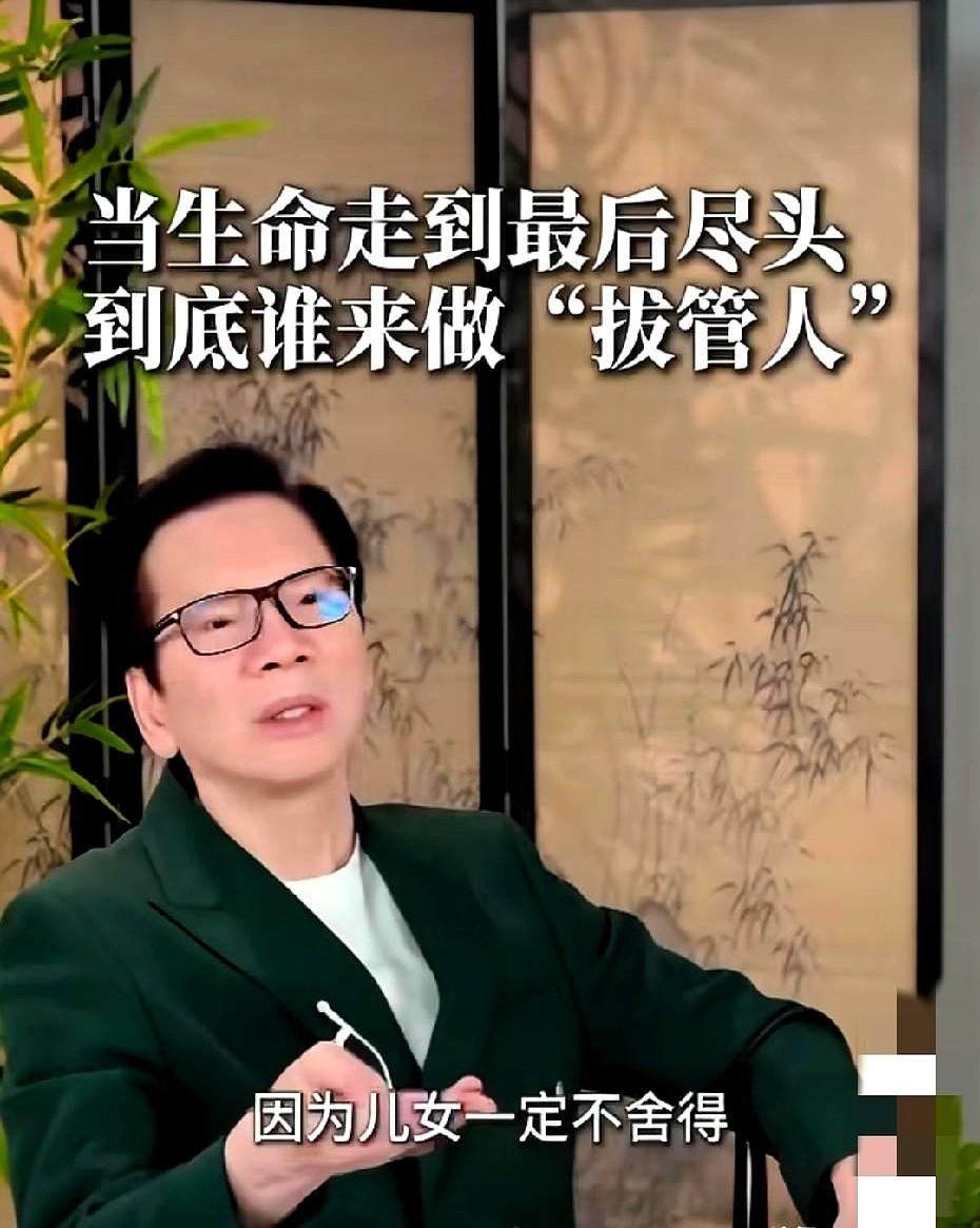 向华强说：“我大哥在icu拖了八九个月一个月30万烧进去，你都见不到他几次，也
