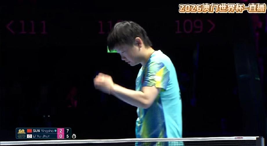 恭喜莎莎，澳门世界杯首秀开门红孙颖莎3-0李昱谆第一局，11-3；第二