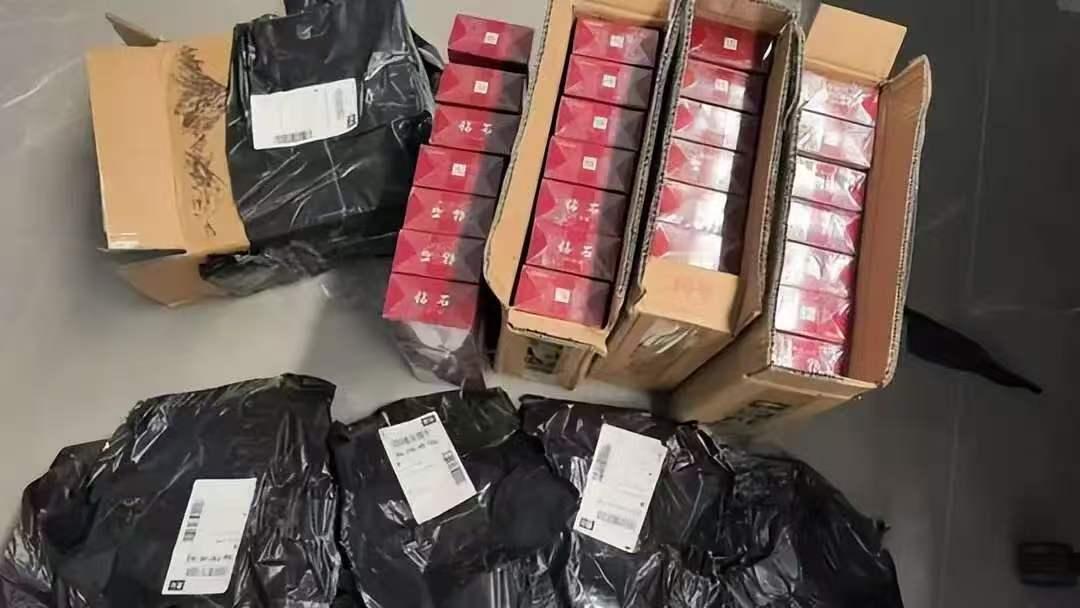 动了谁的蛋糕？河北邢台，男子发现有人一次非法邮寄了48条香烟，涉案金额高达776