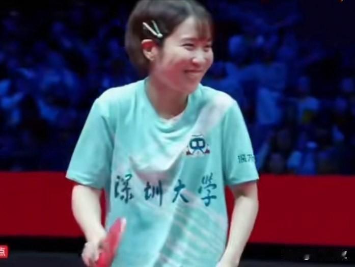 哈哈，平野美宇太可爱了，同同吃瓜吃到自己身上！同同有一个擦边球，裁判给了同