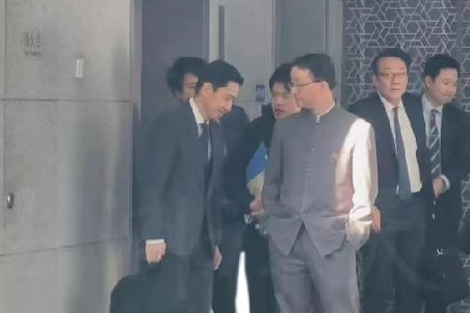 终于抗议了，日本玻璃心碎一地！11月19日，新加坡《联合早报》报道:“日本外