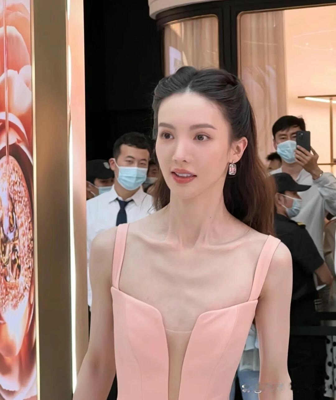 为什么明明很瘦，脸一点都不垮？​​​