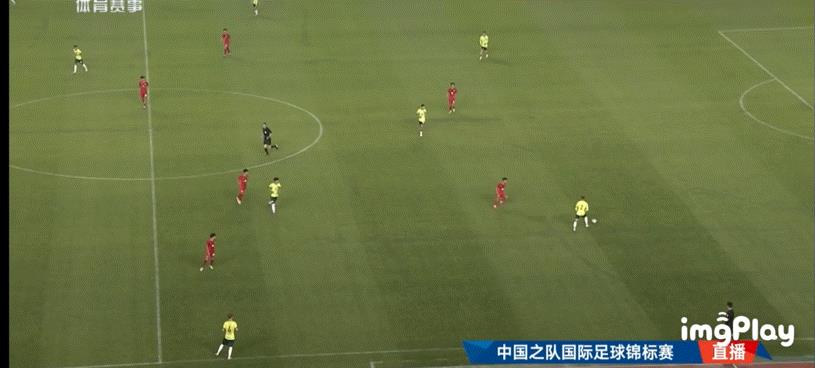 看看U16这人盯人，看看U16这前场逼抢的阵型，几天后的国足不组织录像好