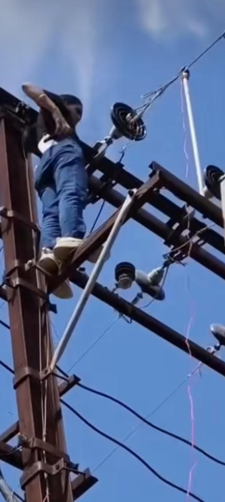 印度一度电6--8卢比，约合人民币0.49--0.64元。但他们全民偷电，资