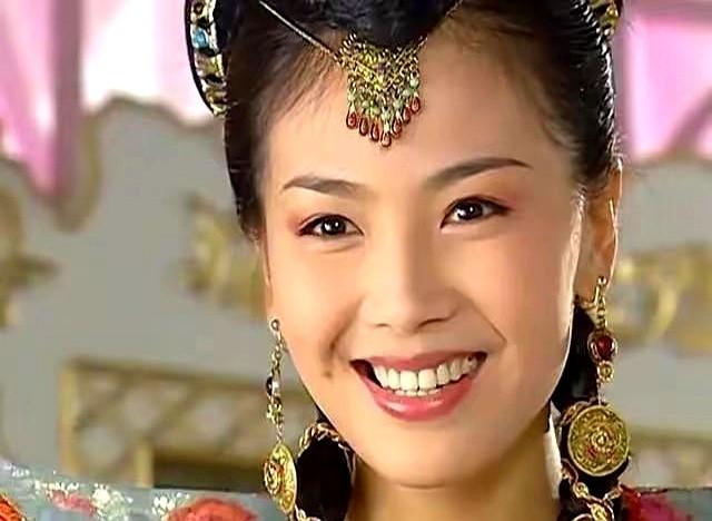 “国民贤妻”这顶帽子，刘涛怕是戴不住了。有人当众开麦，说她戏路窄得只剩大女主
