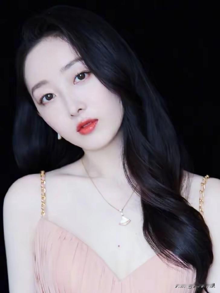 中国诗人写给蒋梦婕的一首“接龙诗”！风情万种百媚生生就千姿亦从容容得涓流