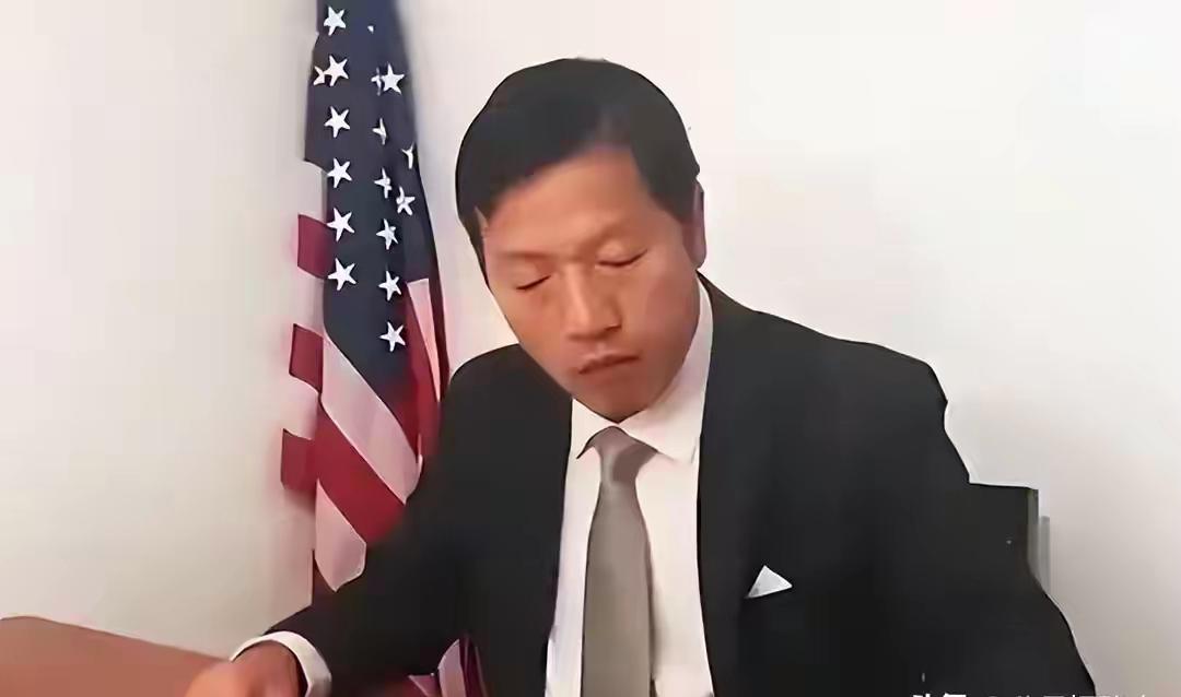 还记得那个叫嚣“让儿子做101%美国人”的徐思远吗？当年变卖北京豪宅豪车，辱骂中