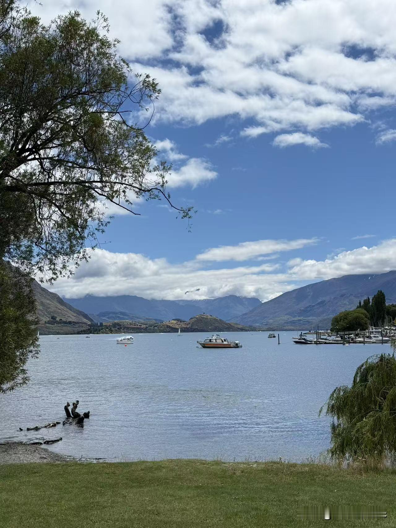 德国人说：“哪怕成本再高，也比被锁在别人家金库强。”“黄金托管已经没有人信了