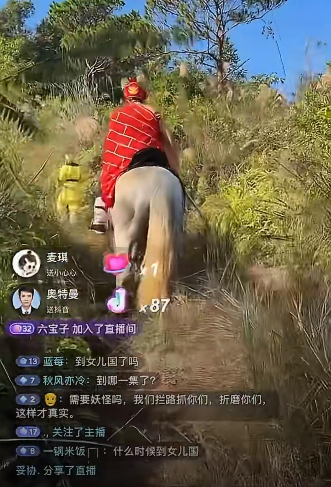 直播圈里还是有高人呐。有个团队模仿西游记，西天取经直播，一个月直播几十场，基本