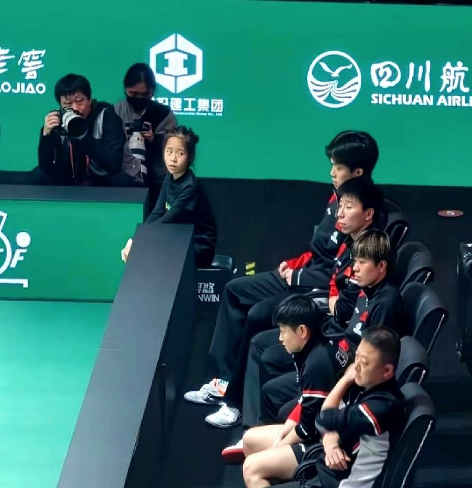 Coco这次混团混得，真不如她闺女小豌豆。小豌豆又跑界杯当球童了，人家就