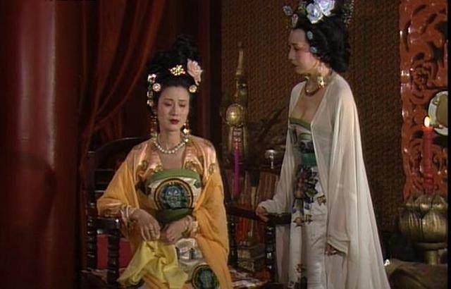 710年夜，韦皇后正在睡觉，25岁的李隆基突然闯入，韦皇后怒道：“大胆逆子！”