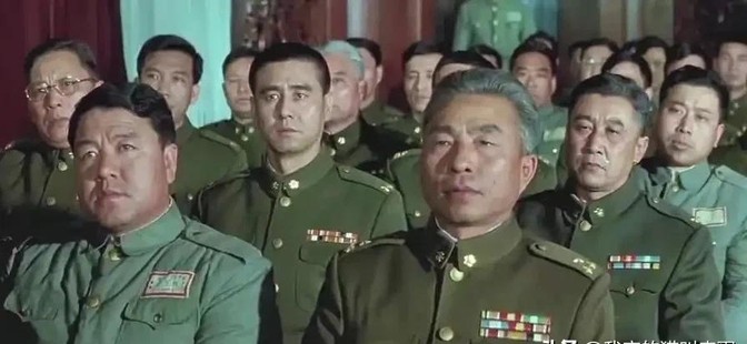 1948年11月，国军92军军长黄翔去找上司侯镜如说：“我们应该给弟兄们寻个出路